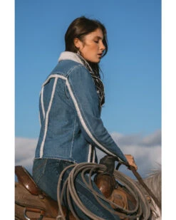 Idyllwind Women's Medium Wash Sherpa-Lined Denim Jacket